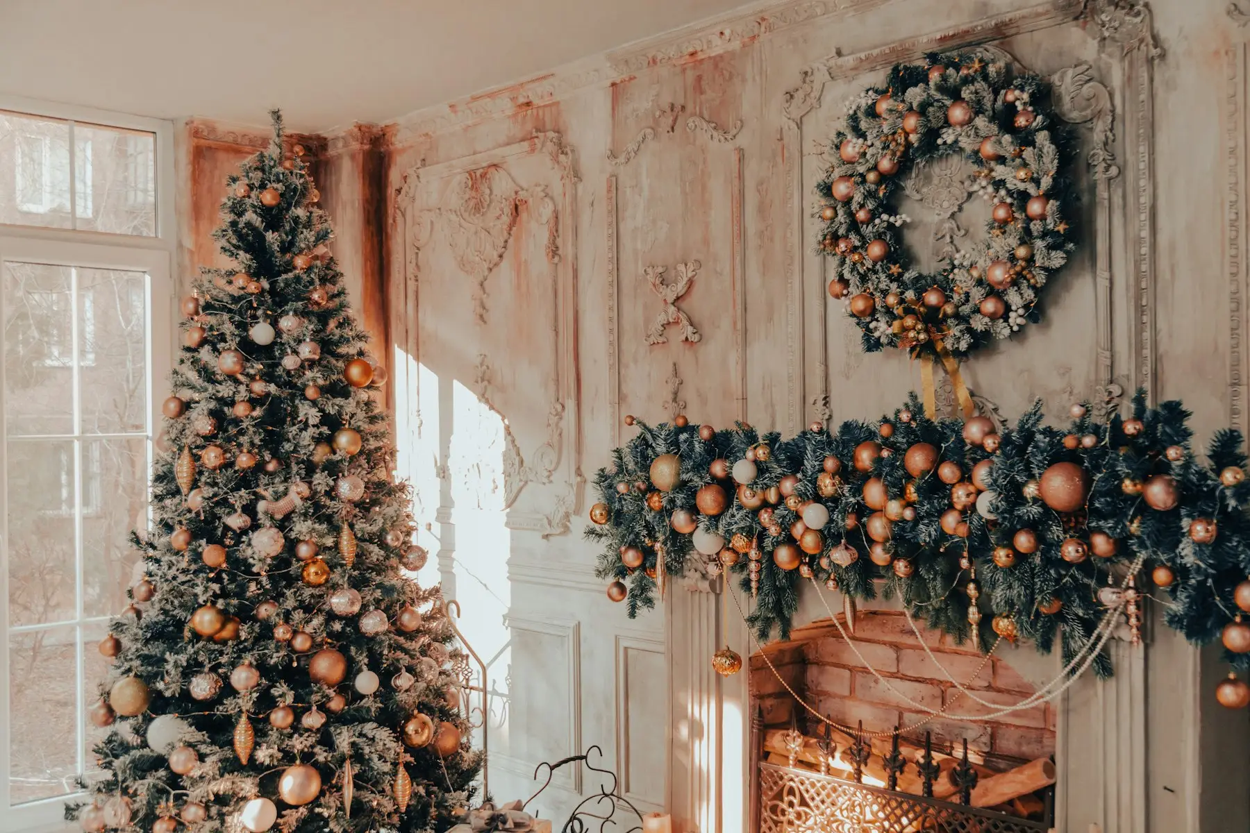Neutral Christmas living room with a decorated tree, wreath and garland